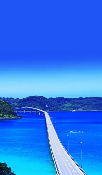 [LINE着せ替え] 青い海にたたずむ日本一美しい橋の画像1
