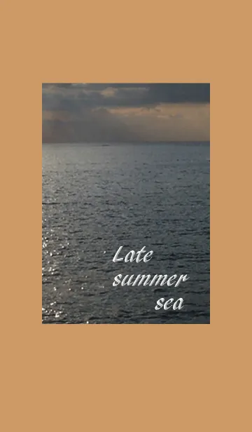 [LINE着せ替え] 夕暮れ時、夏の終わり、海の風景です。の画像1
